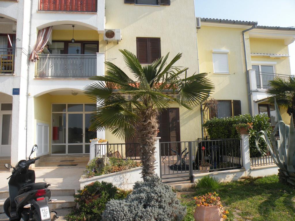 Sunset Apartment With A Private Yard At Medulin Riviera Номер фото